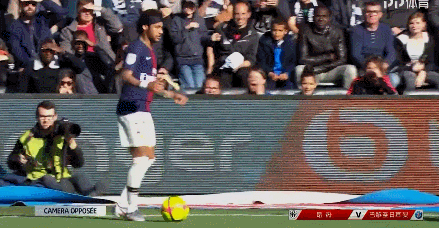 利物浦乱了！外媒：斯洛特将下课，萨拉赫会去沙特，范戴克施压